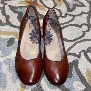 Taos collection brown dress shoes